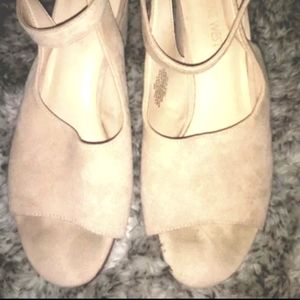 NINE WEST Tan Suede Block Heels Sandals Leather 8